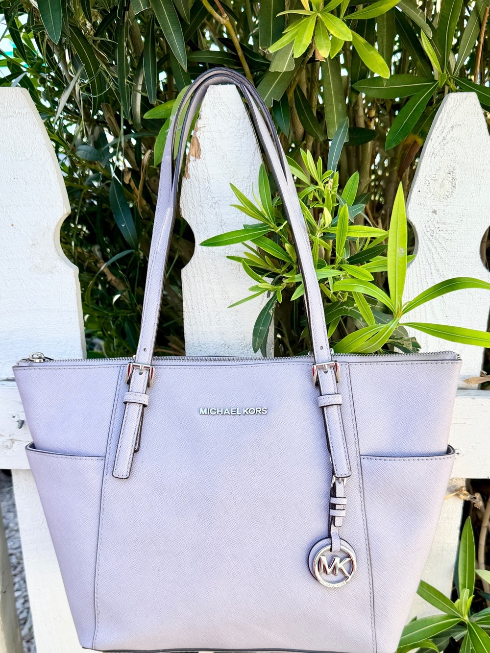 Michael Kors Jet Set Travel Large Saffiano Tote color Soft Lilac